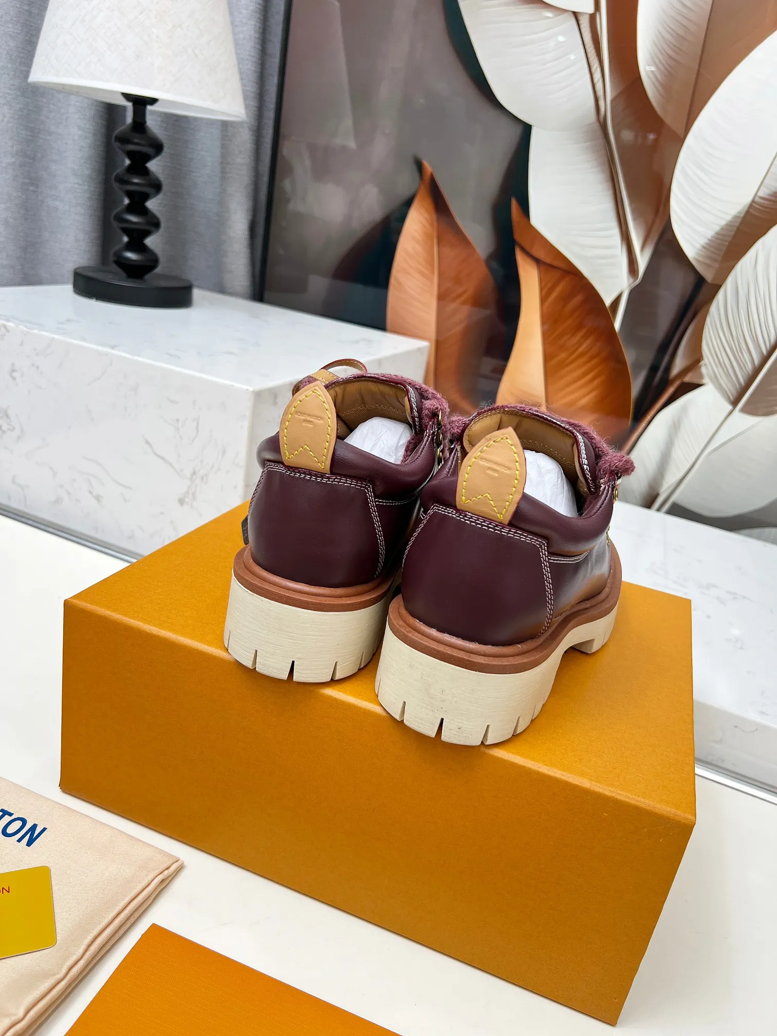 p660💰"Couple Style" LV Louis Vuitton's 2025 autumn and winter new style, developed one-to-one from the original version, retro fashionable, handsome and cool mountaineering derby shoes are now available.  Material: Imported first-layer cowhide Lining: Imported lambskin Outsole: Original molded TR non-slip outsole Sole height: 3.5cm Shoe size: Same style for men and women 35-45